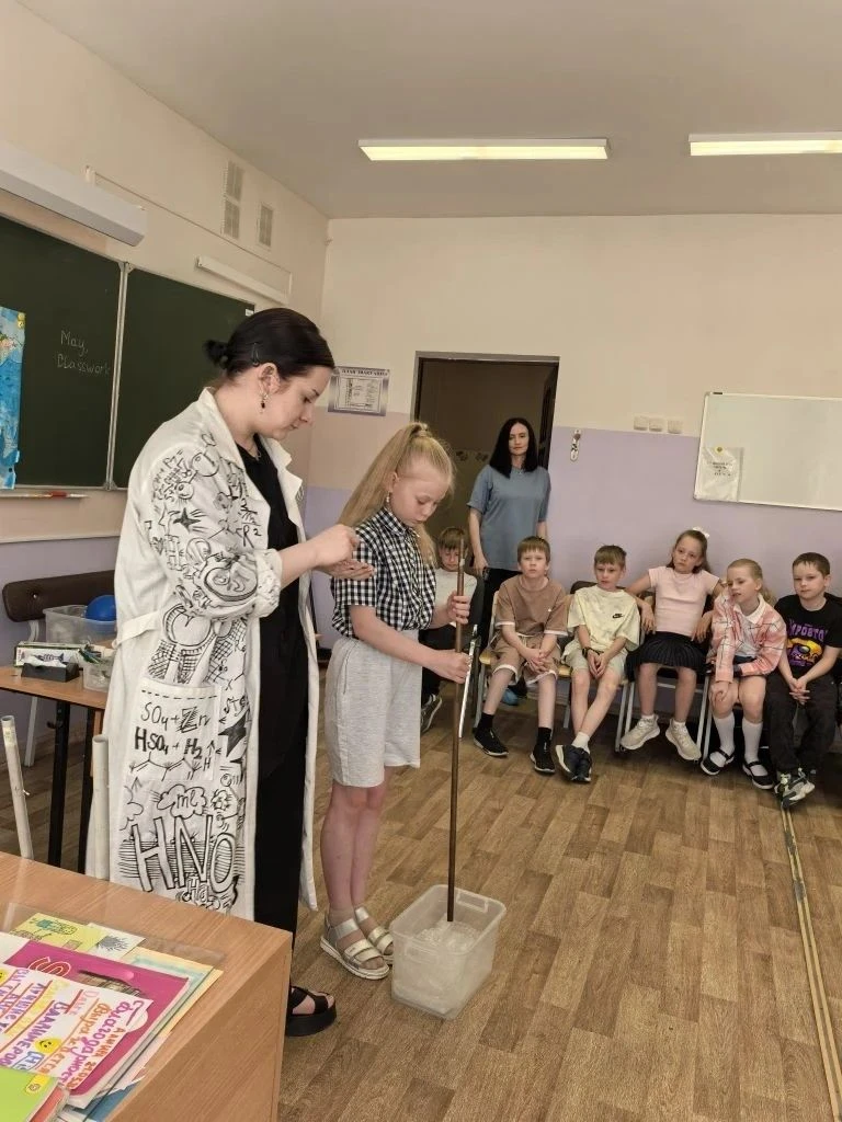 🎉 Учебный год в 3 «Г» завершился ярко — с мастер‑классом по физике! 🎉    Вчера наш 3 «Г» класс поста