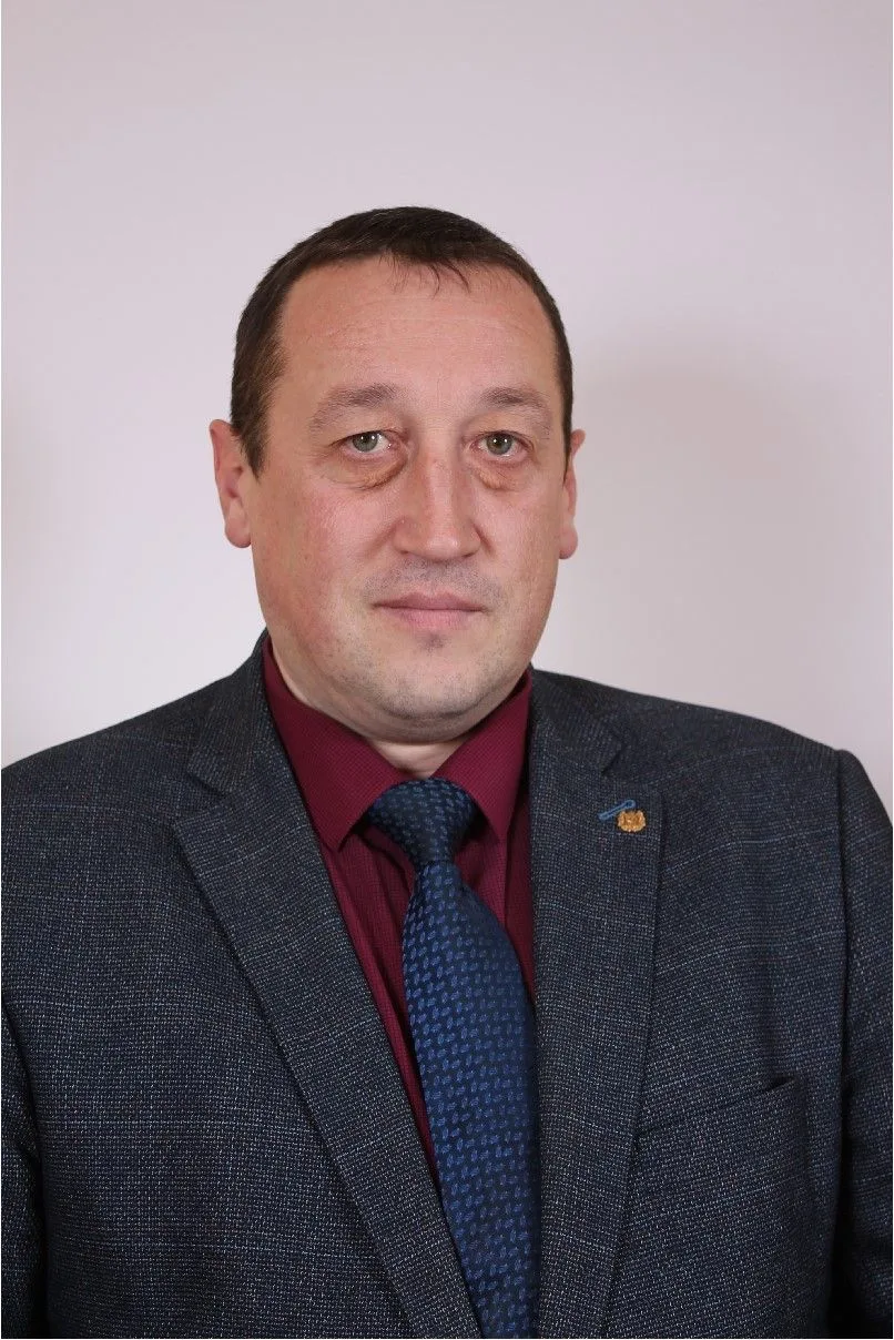 Губернатор Владимир Мазур назначил начальником департамента ветеринарии Ивана Егорова

Губернатор То