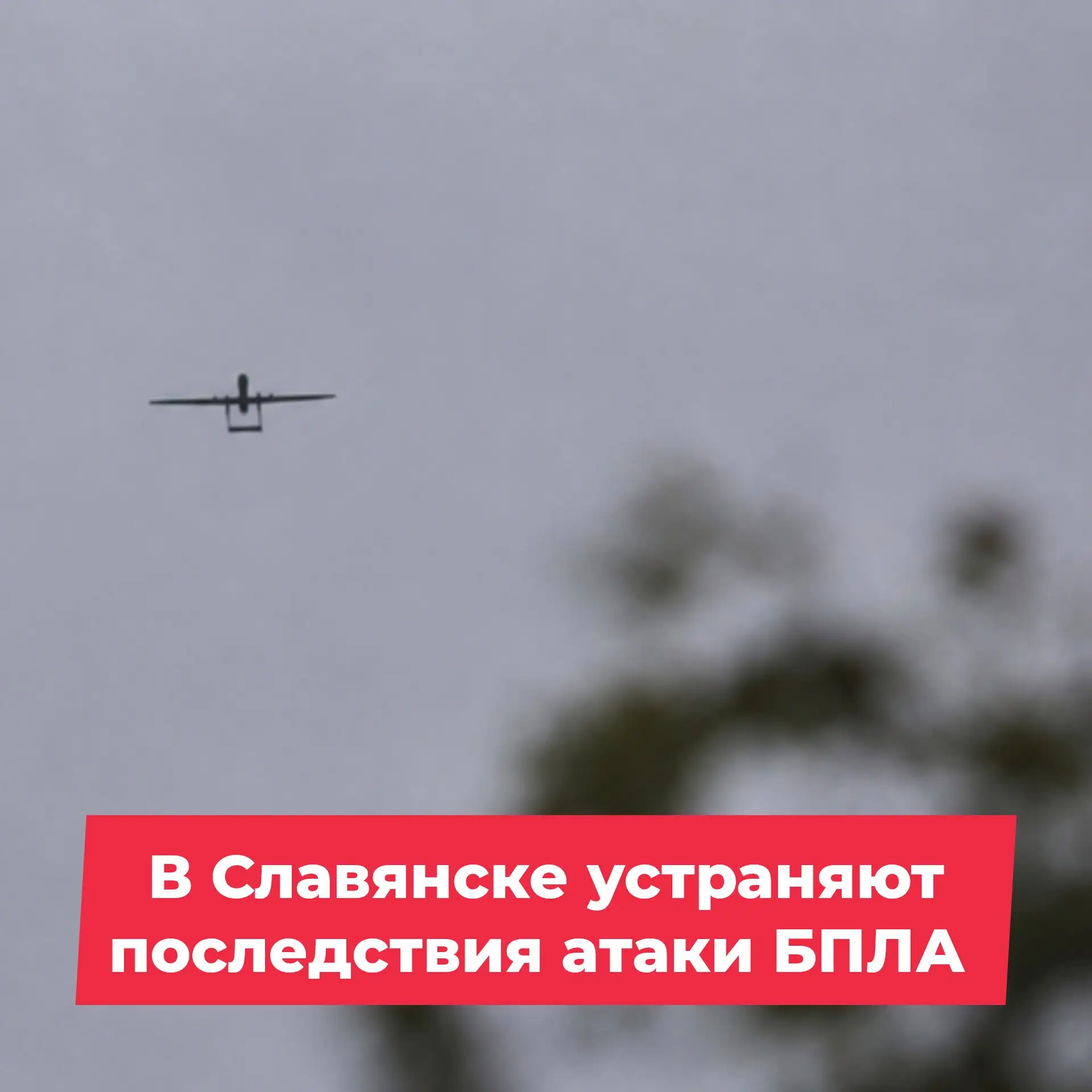 Оперштаб края сообщает, что на территории одного из предприятий начался пожар, обломкам...