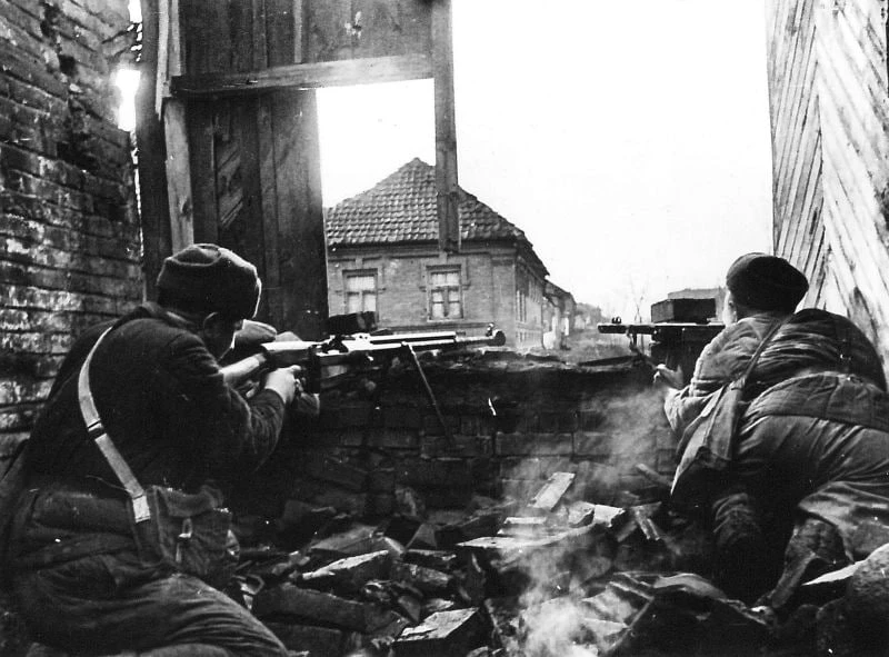 25 июля 1942 года началась битва за Кавказ.

Сегодня публикуем фотографии боёв на Кавказе в 1942-194