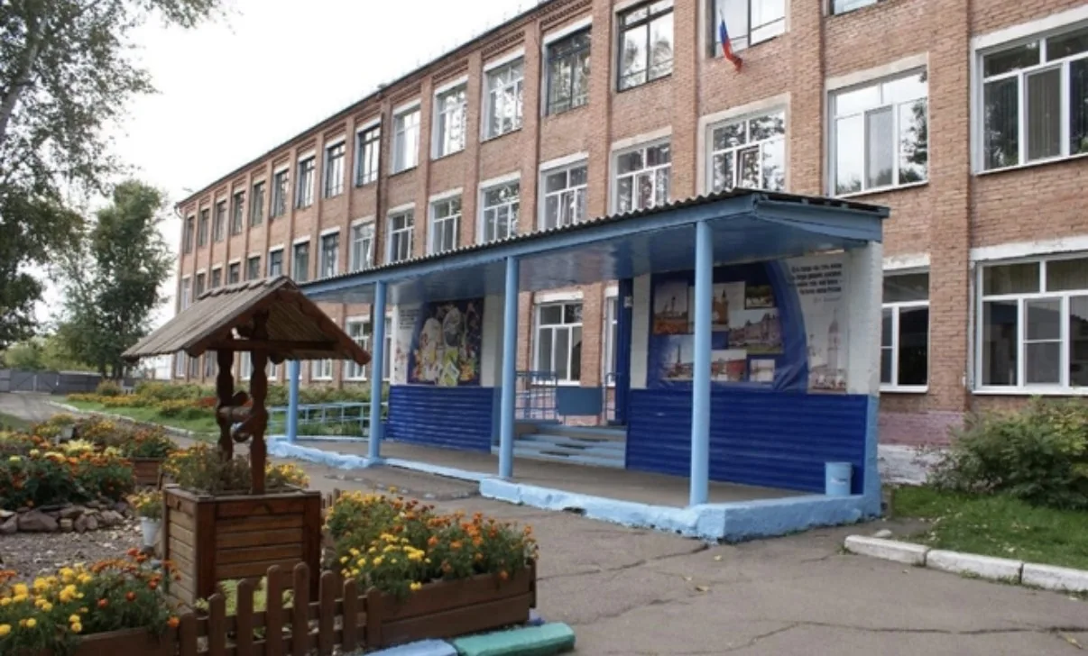 В Канске на линейке 1 сентября ученица с ножом напала на учителей