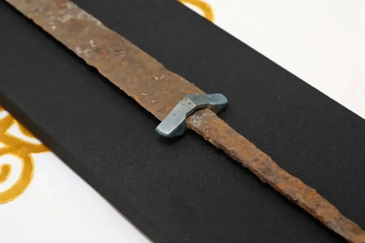 ⚔️ В Башкирии нашли уникальный меч возрастом почти 2000 лет  Житель села Верхние Киги случайно наткн