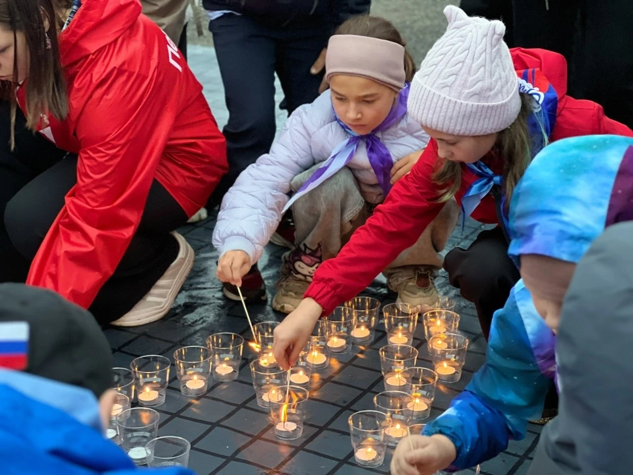 21 июня, в 19:00 в парке Победы зажгут «Огненные картины войны». 

🕯Из тысяч горящих свечей выложат