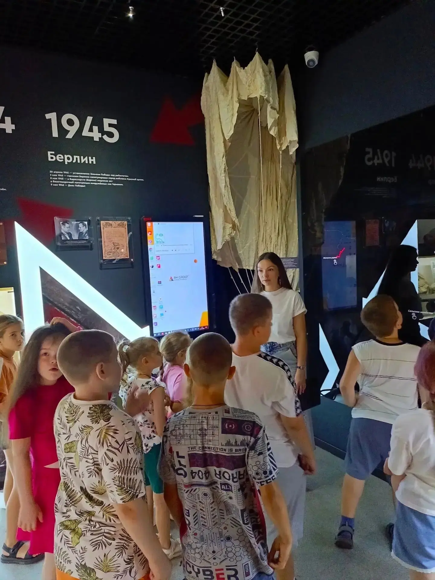 Для ребят летней площадки «Классики» в зале "Еврейская автономная область в годы Велико...