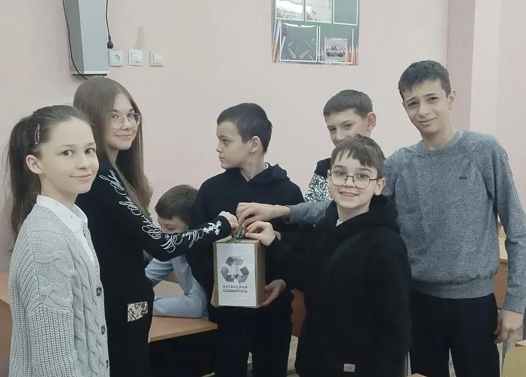 🍀Юннаты и Орлята-Экологи в деле!   🔋🪫Юные экологи с классными руководителями нашей школы под руковод