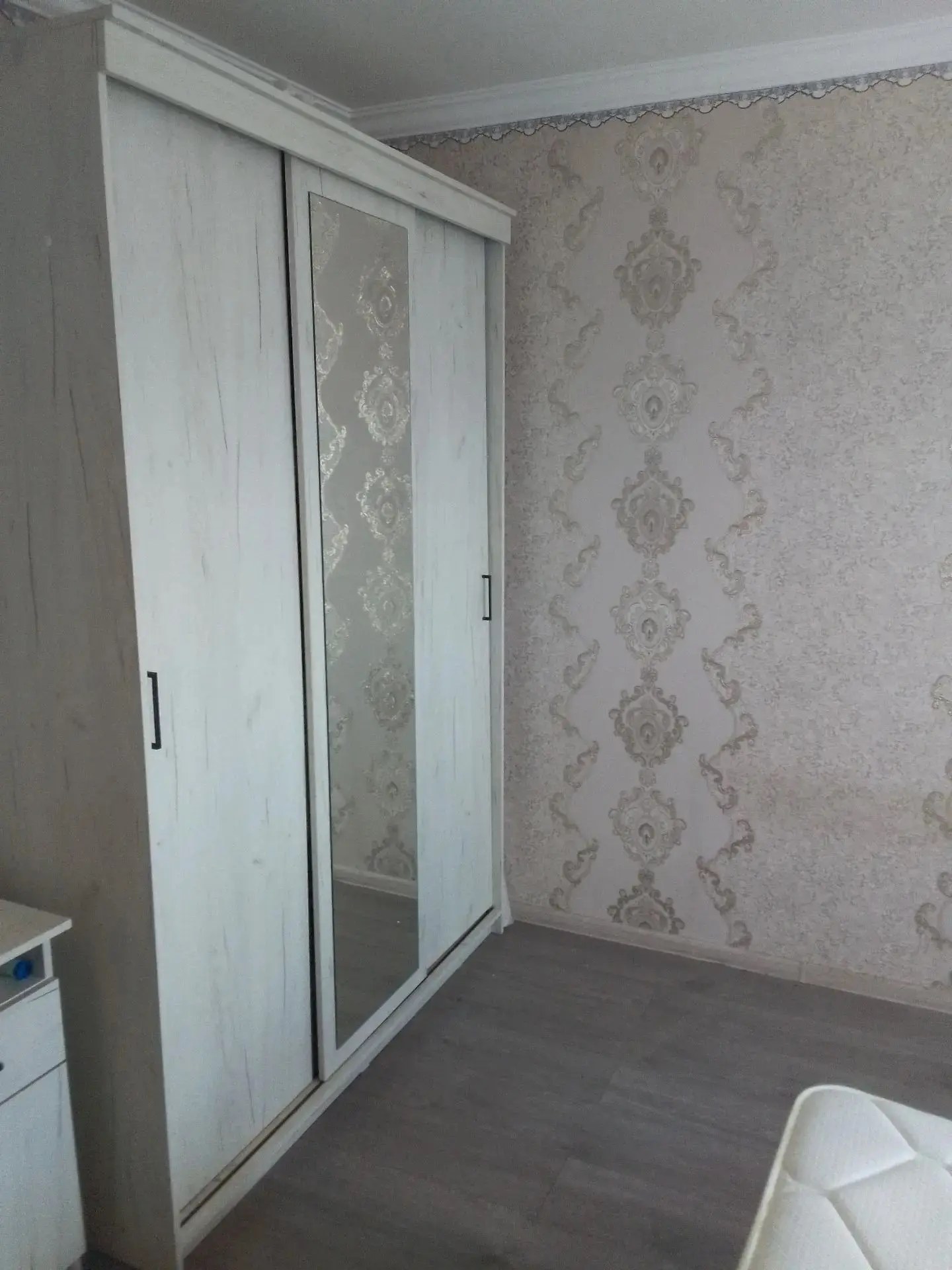 Доброе время суток! Продам спальный комплект ученика, кровать с матрасом есть чехол на ...