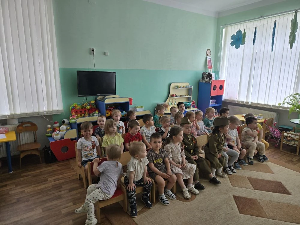 А так же в преддверии праздника День Победы, вместе с младшей группой прошло знакомство...