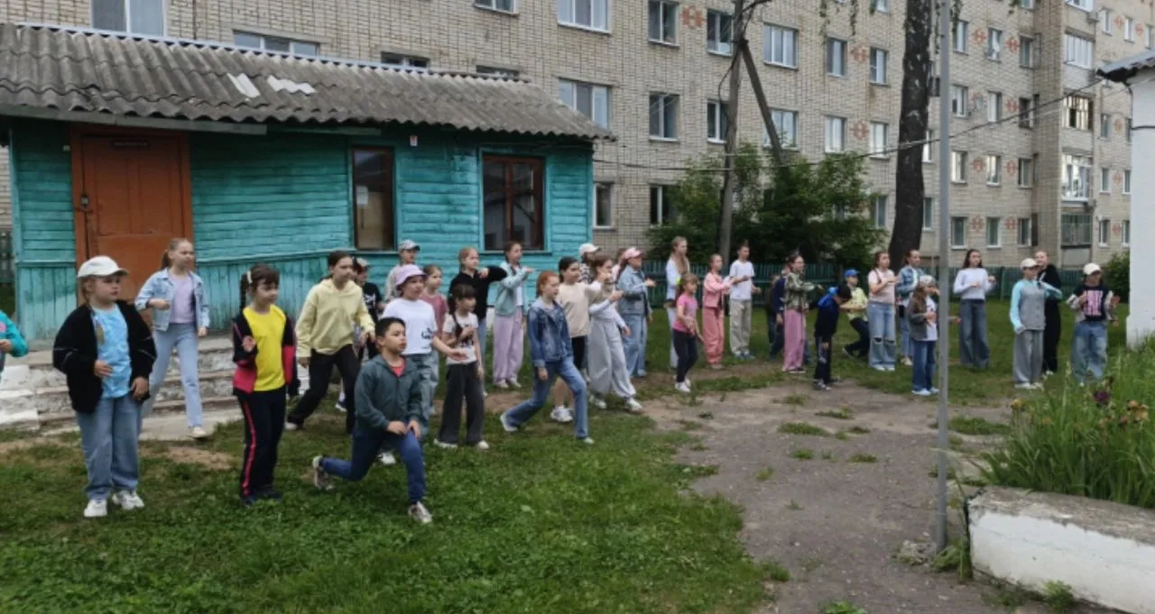 Сегодня, 5 июня, бодрое утро в нашем лагере как всегда началось с зарядки. А дальше все по плану…  В