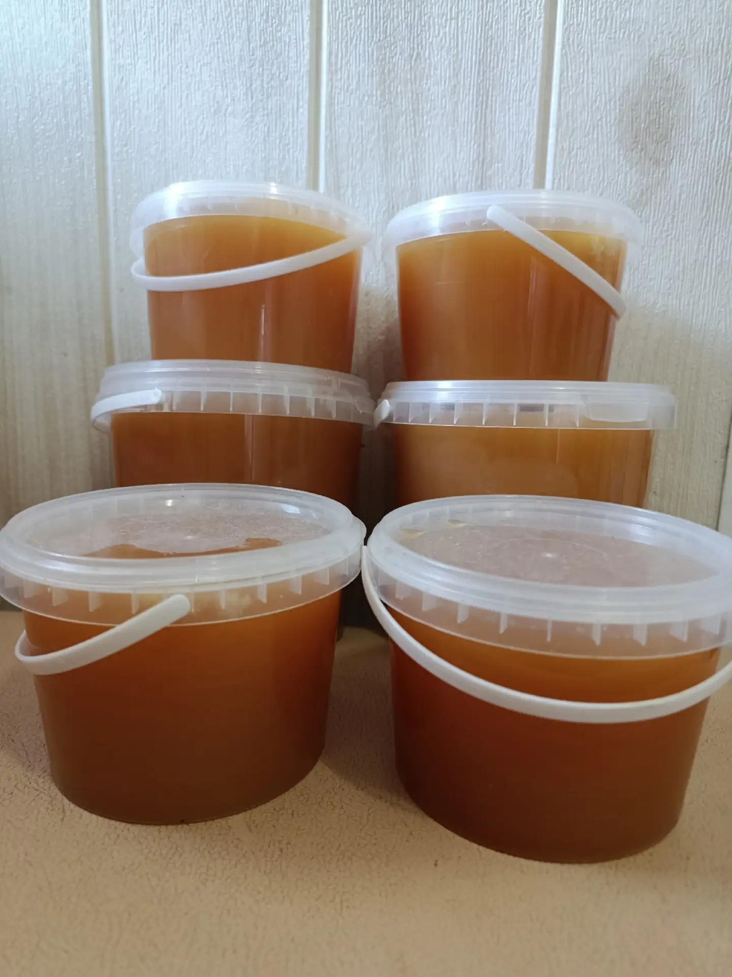 Продам мëд, степное разнотравье. Урожай 2026года. 1литр- 1000руб, 0,5л- 500руб.Ленино.т...