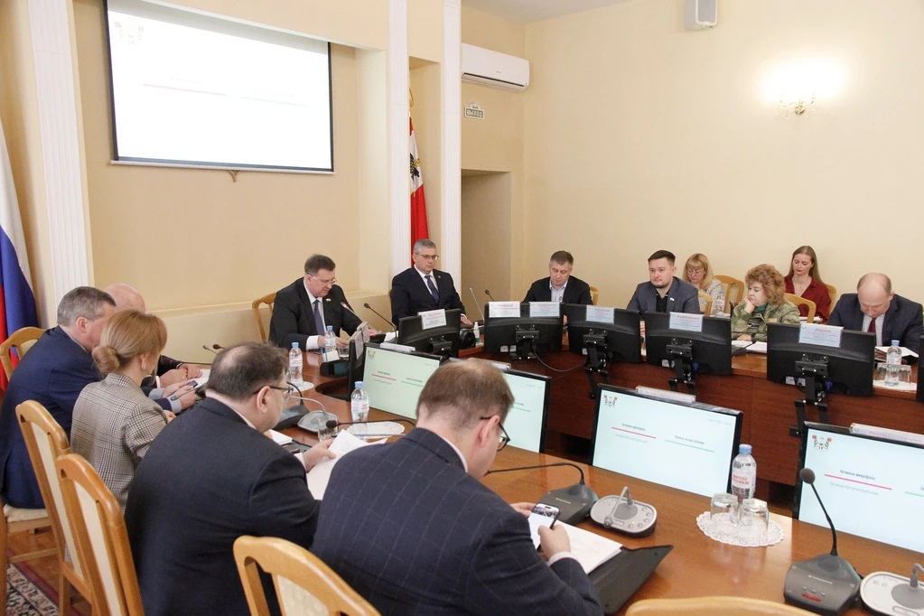 Представил депутатам Смоленского городского Совета отчёт о работе Администрации города за 2025 год. 