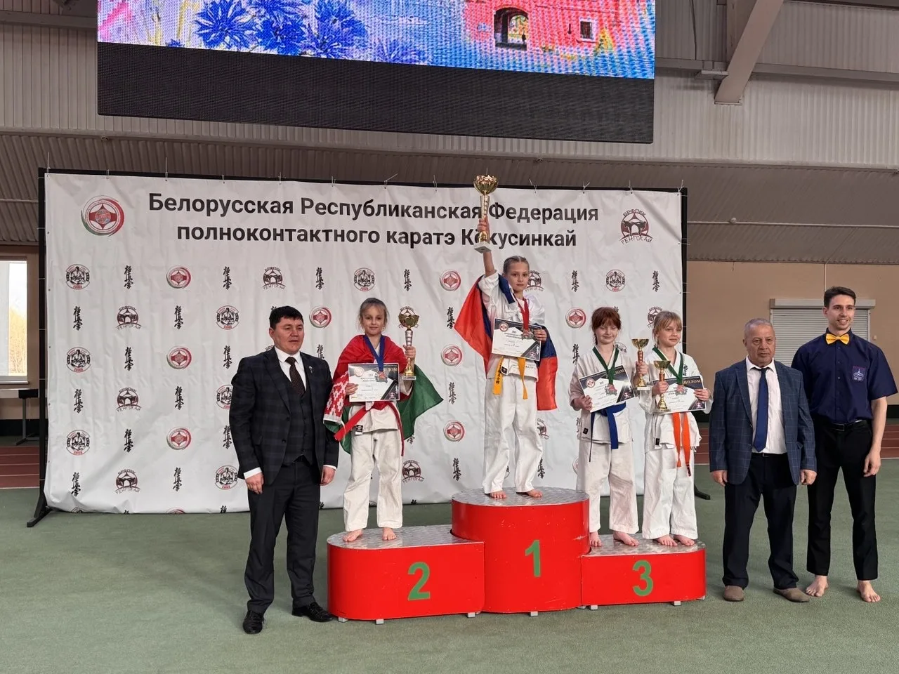 🏆Золото и серебро «Кубка Прибужья»   Ученица 3 «В» класса Полина достойно представила сборную России
