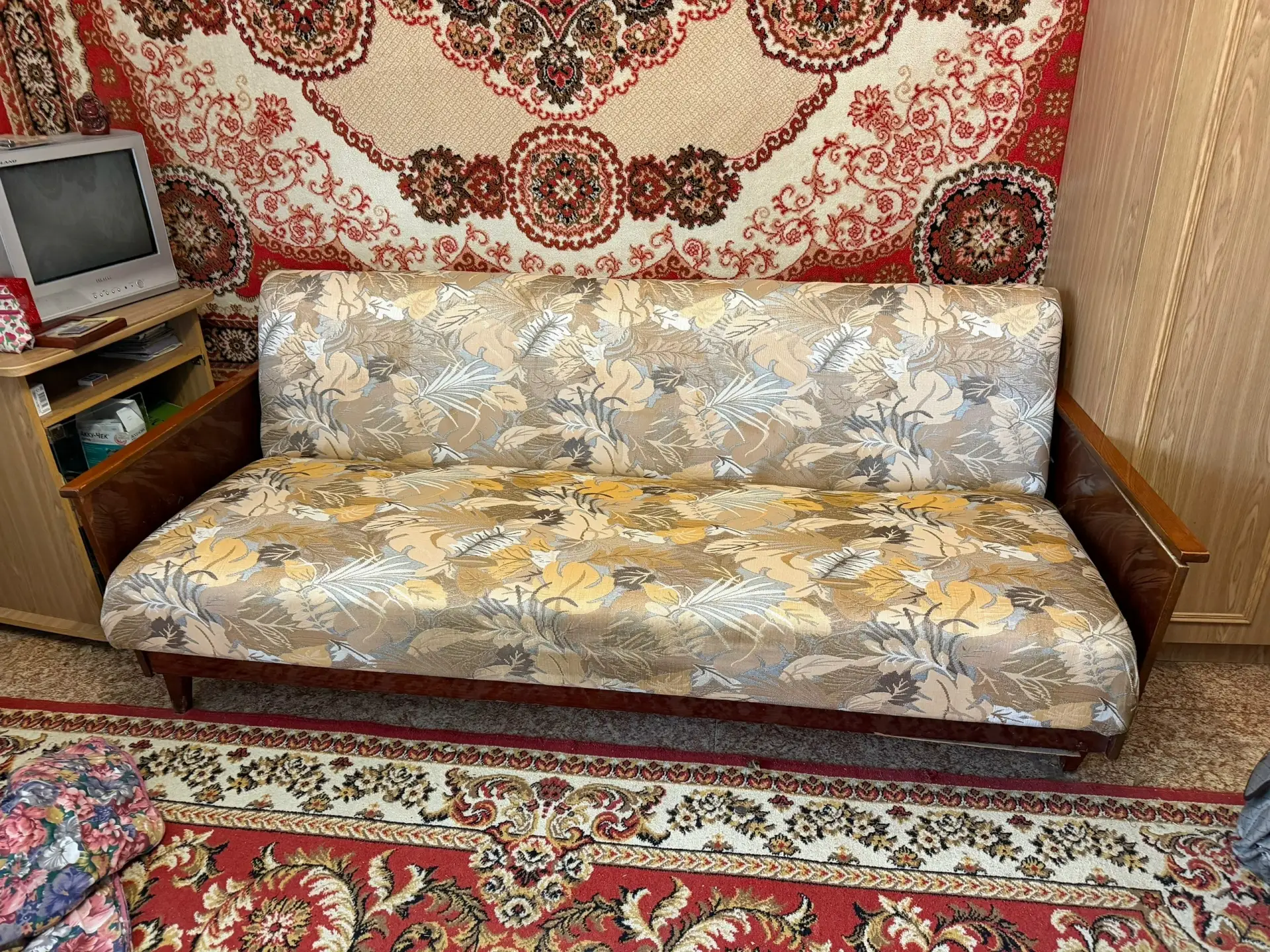 Отдам даром мебель стенка, диван, кухня, кресла, столы, полка обувная