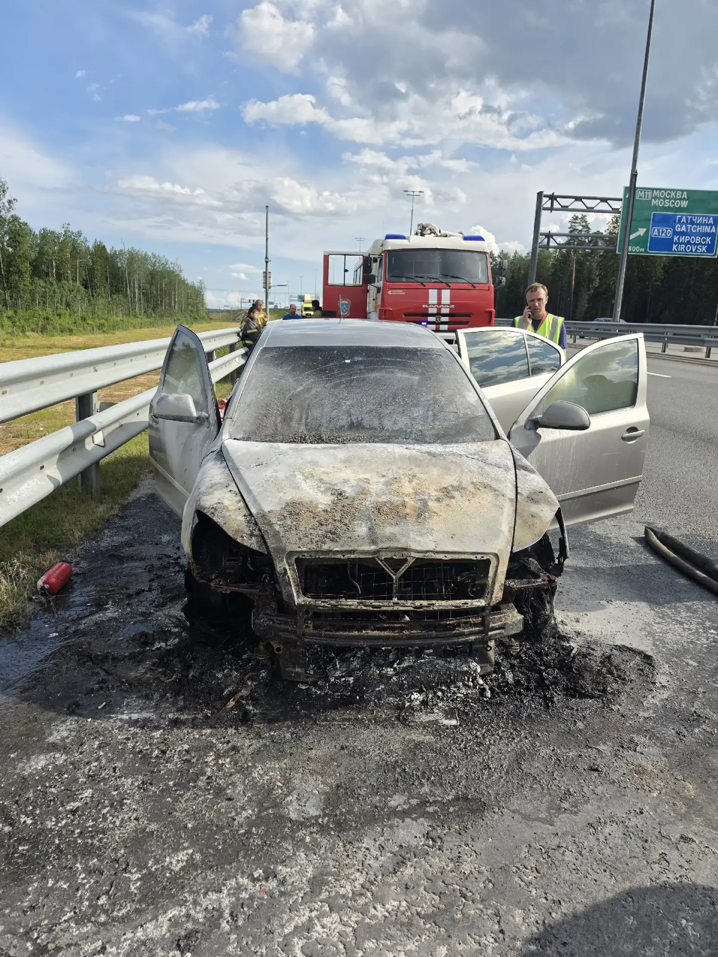 Большое спасибо всем тем, кто на 651-м км трассы М11 не проехал мимо и до последнего пы...
