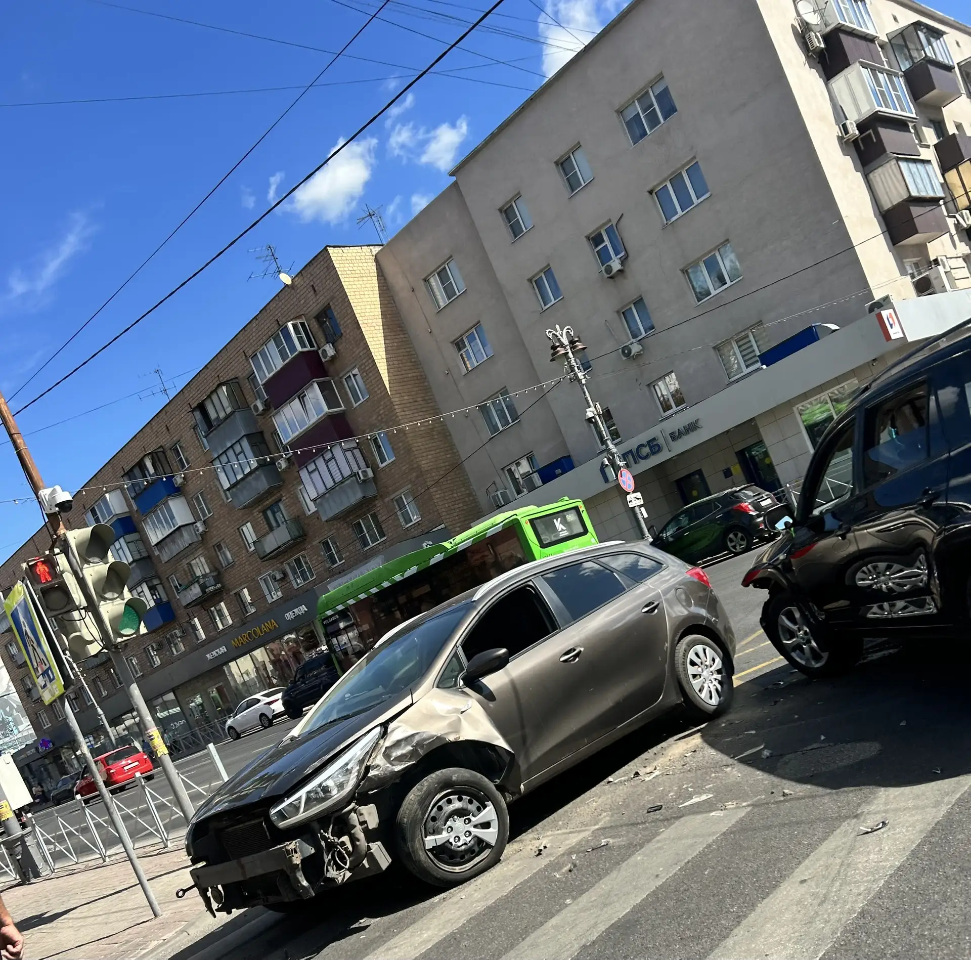 ДТП на перекрестке ул. Ленина и ул. Садовой.
