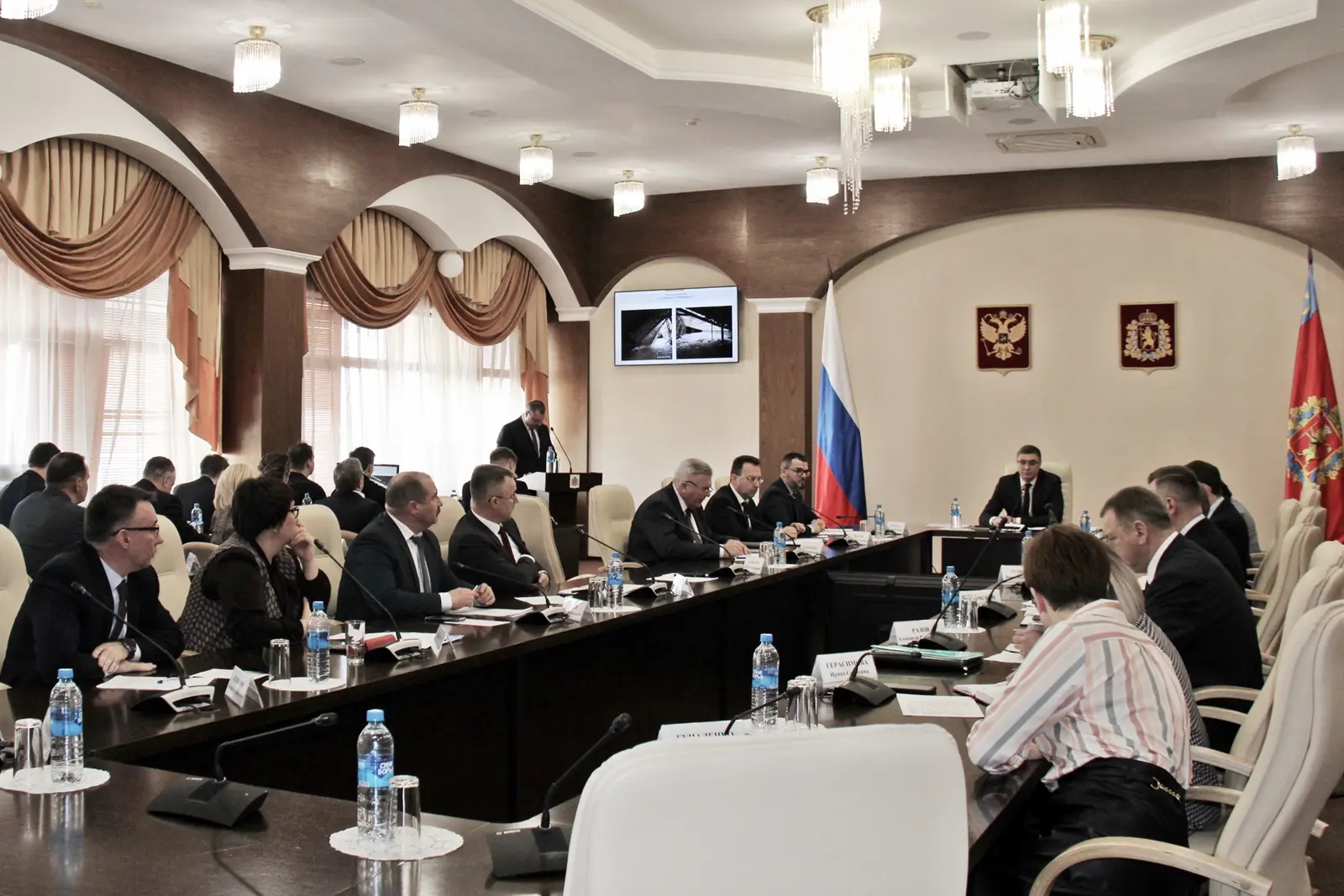 📌  Ход восстановительных работ на крышах МКД — под личным контролем Губернатора области  ✅ Из-за сил