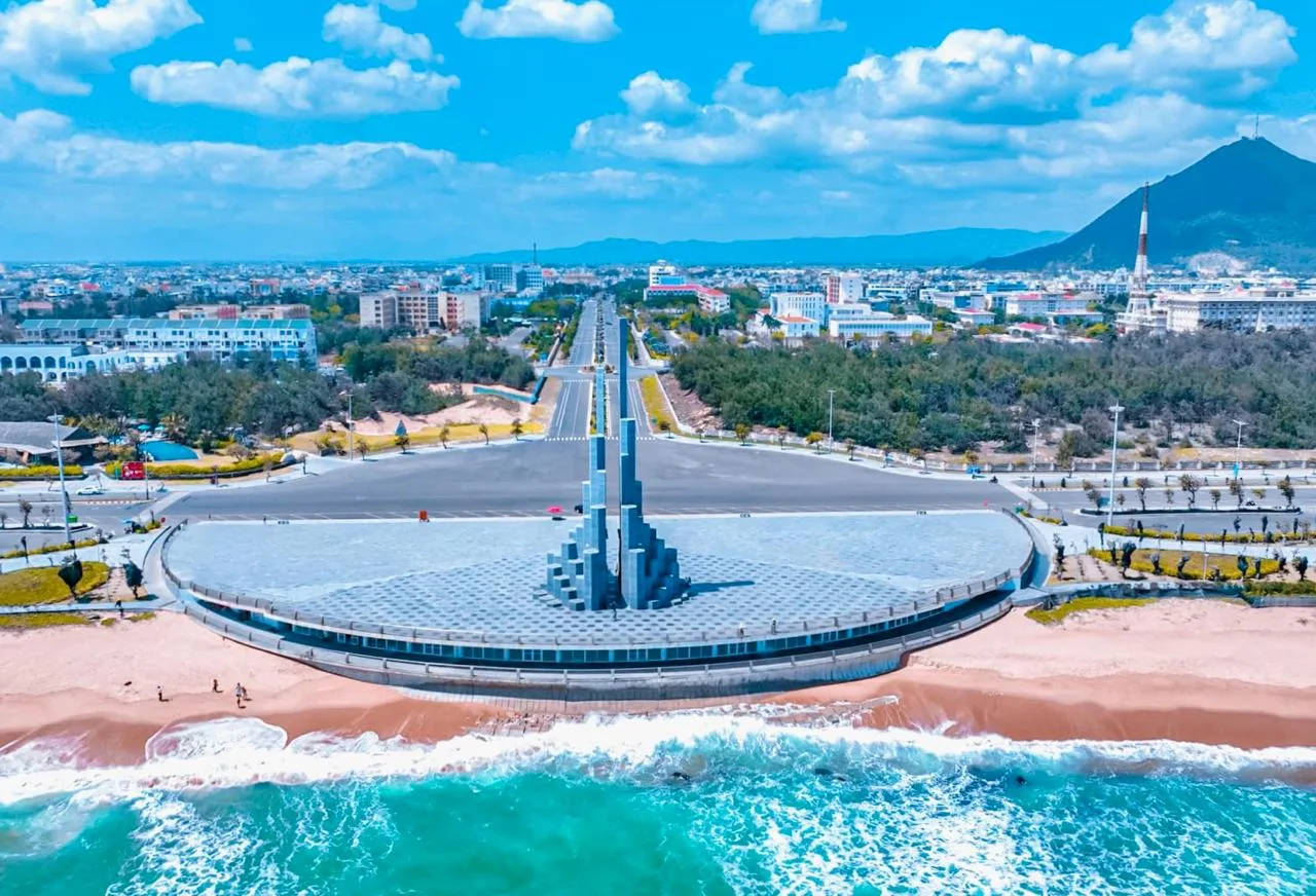 📍Туихоа, Вьетнам 🇻🇳  🔹 Туихоа - курортный город в центральной части Вьетнама. Более спокойный и мене