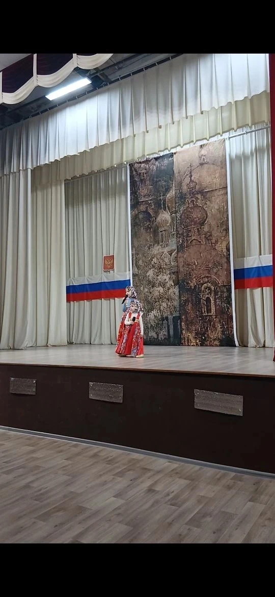 Праздничный концерт в честь Дня России состоялся в "Стрельнинском СДК" п. Газопровод собрав многочис