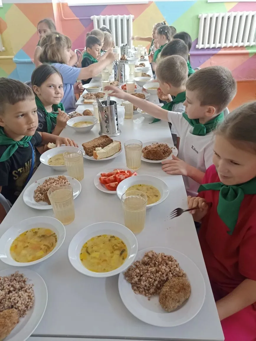 Вкусные и полезные завтраки и обеды для воспитанников лагеря "Колосок" 🍛🍝🫖