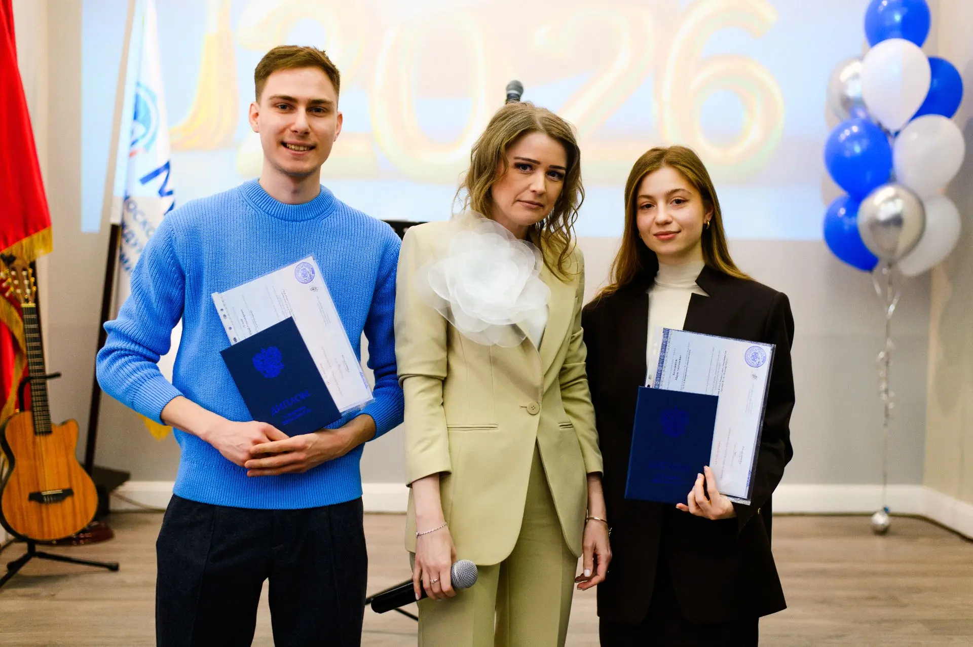 🎓 Поздравляем выпускников факультетов экономики и управления, рекламы и связей с общественностью, ин