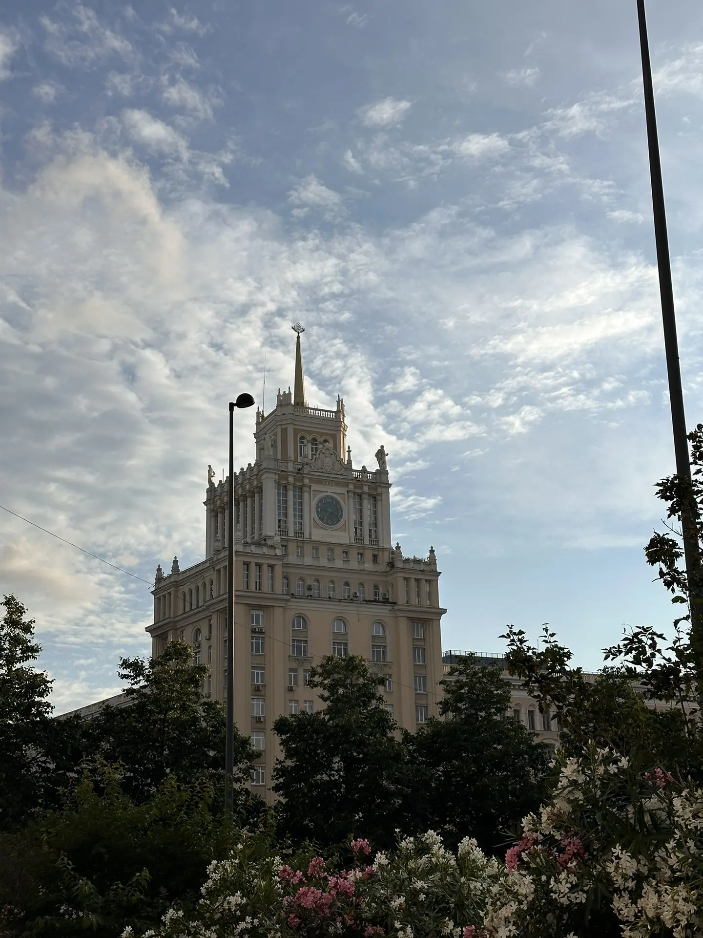 У меня вчера был вечер ностальгии. Мы встречались с моей очень давней подругой.
Много лет назад она 