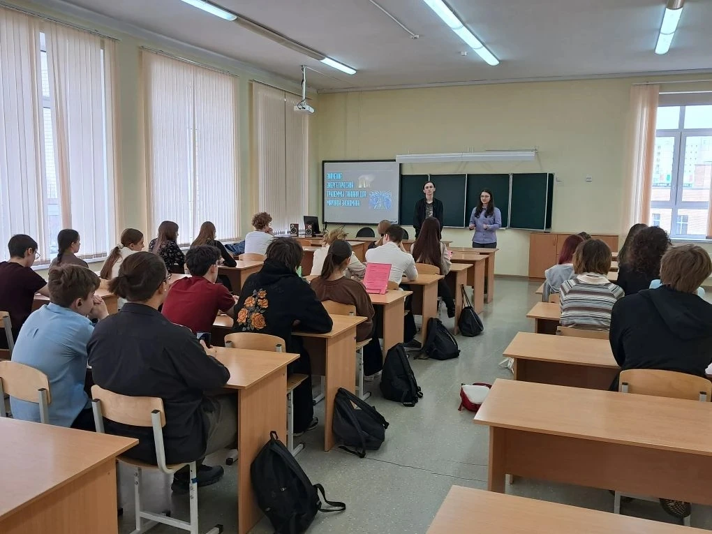 Учащиеся 11 Гуманитарного класса Пронина Юлия и Аредов Артемий провели мотивационную беседу с десяти