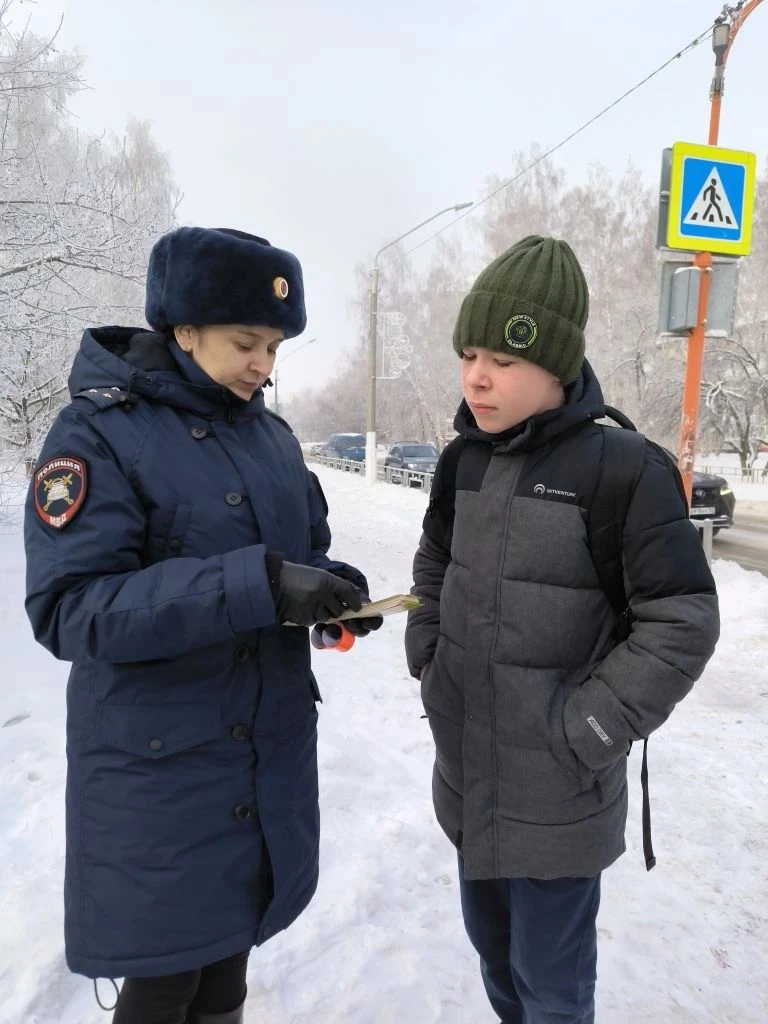 23 января 2026 года в МБОУ «Гимназия №79» совместно с сотрудниками ГИБДД проведена акция «Родительск