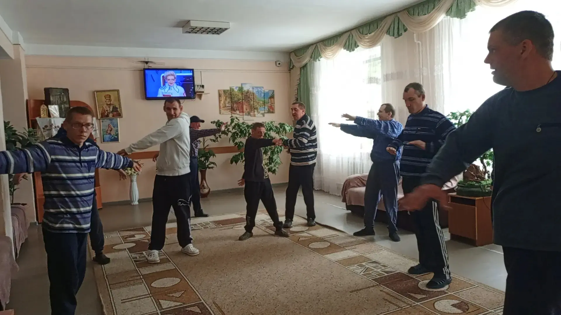 Хорошее утро начинается с хорошей зарядки.

Согласны? С чего начинается ваше утро?