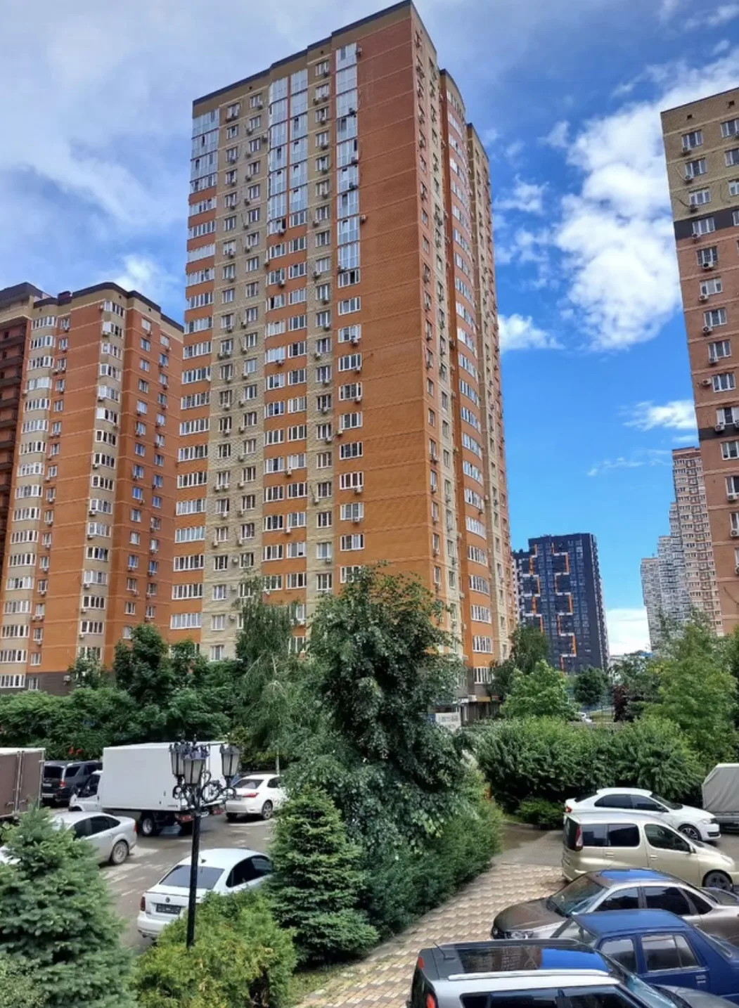Доброе утро!

🌤️Сегодня переменная облачность, без осадков
🌡️Температура: +23…+28°
💨Ветер 3 м/с, 