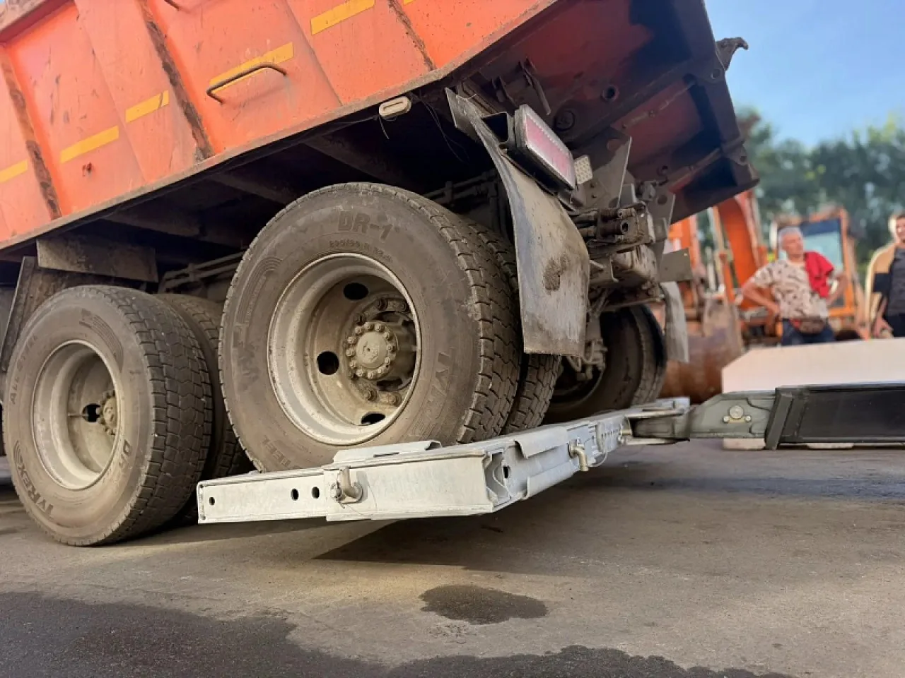 🚛 Во Владивостоке теперь эвакуируют и грузовики: служба получила первый грузовой эваку...