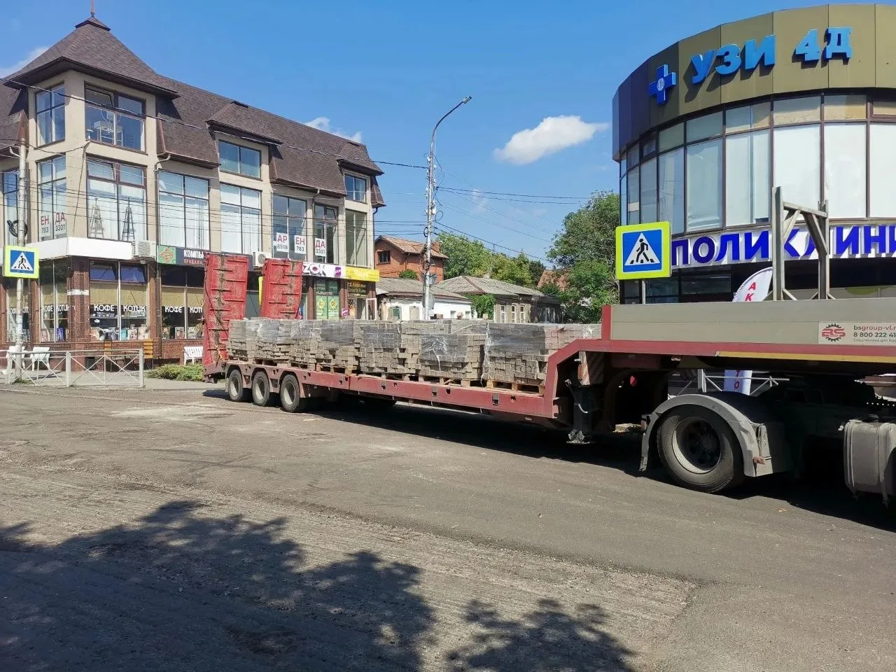 На Володарского завершили демонтаж тротуарной плитки.