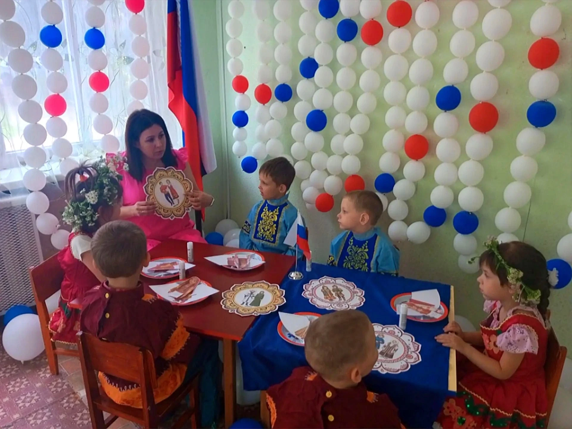 В рамках реализации "Года единства народов России", в разновозрастной группе №9 прошло тематическое 