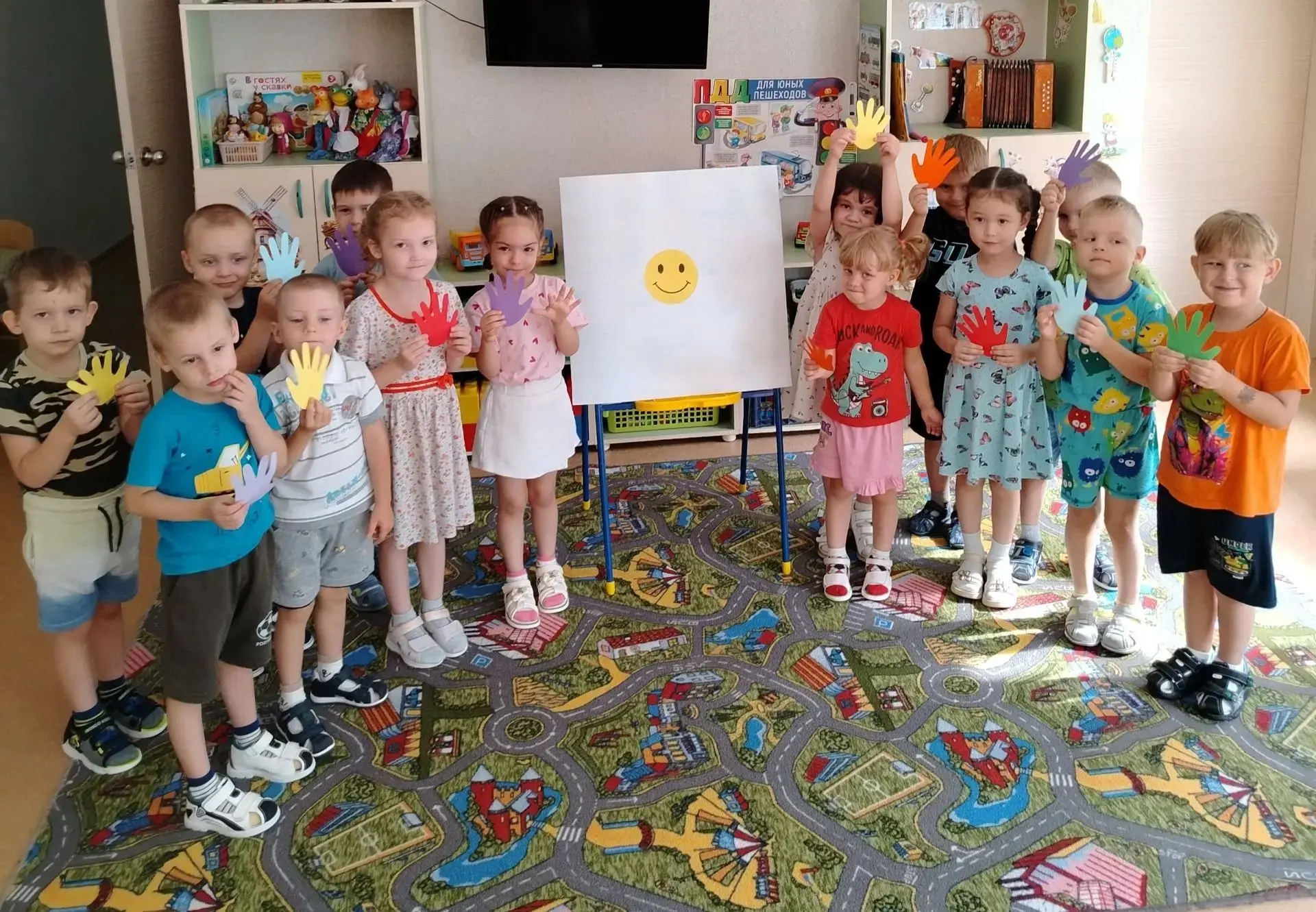 День Дружбы в средней группе «Воображульки»! 🤝✨

Сегодня у наших ребят был особенный и очень тёплый