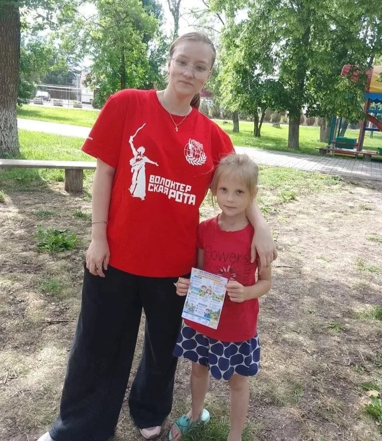 ☀️ Безопасное лето в Калининской: активисты напомнили о главном!   В парке райцентра прошла отличная