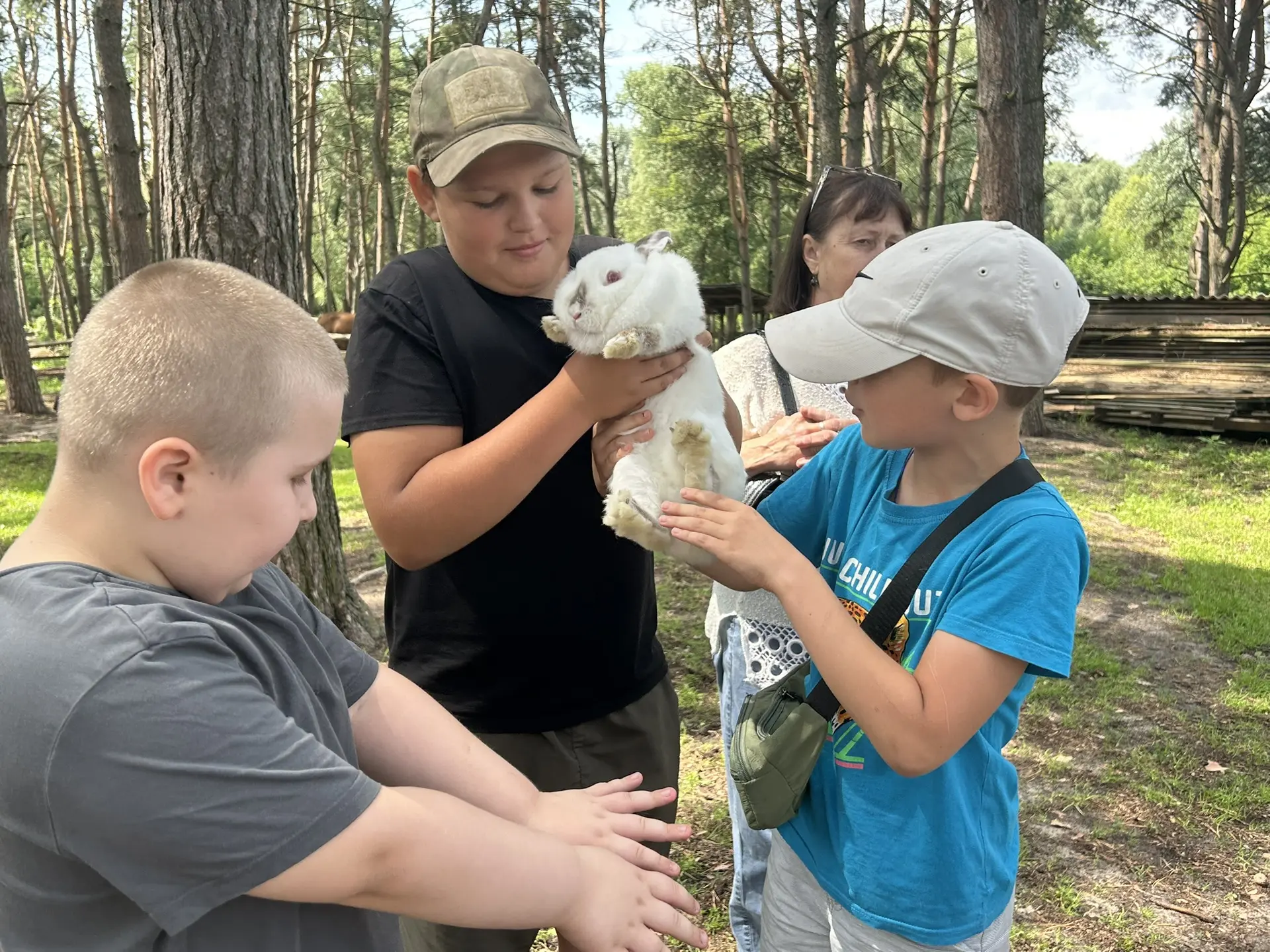 ОТ ЗНАКОМСТВА К ДОВЕРИЮ 🐰

Для обучающихся нашей школы было проведено занятие иппотерапии, в ходе к