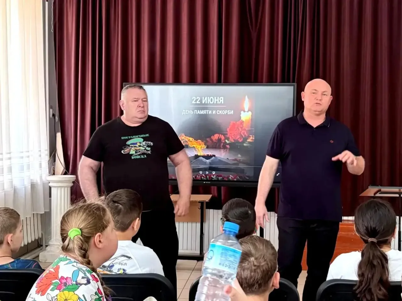 Урок мужества в летнем лагере: память о подвиге пограничников жива

В летнем лагере для ребят прошел