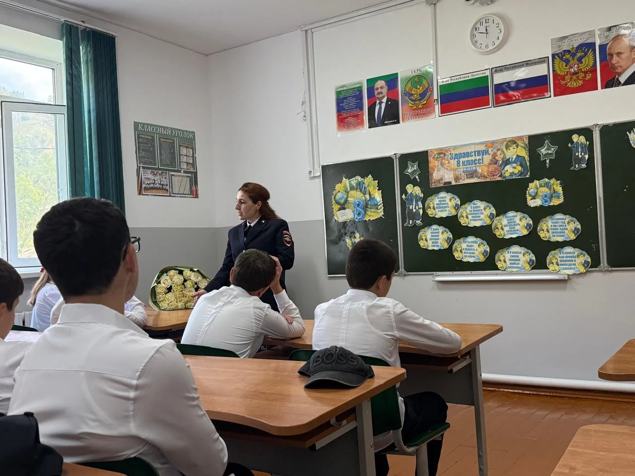 1 сентября 2026 года в 8 «Б» классе прошёл «Урок мужества», посвящённый Году единства н...
