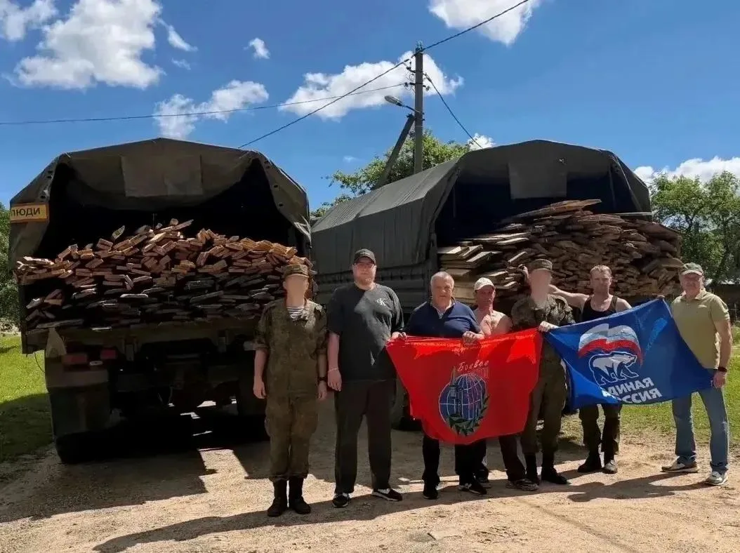 Из Печорского района в зону СВО отправили очередную партию гуманитарной помощи 💪

Для бойцов собрал