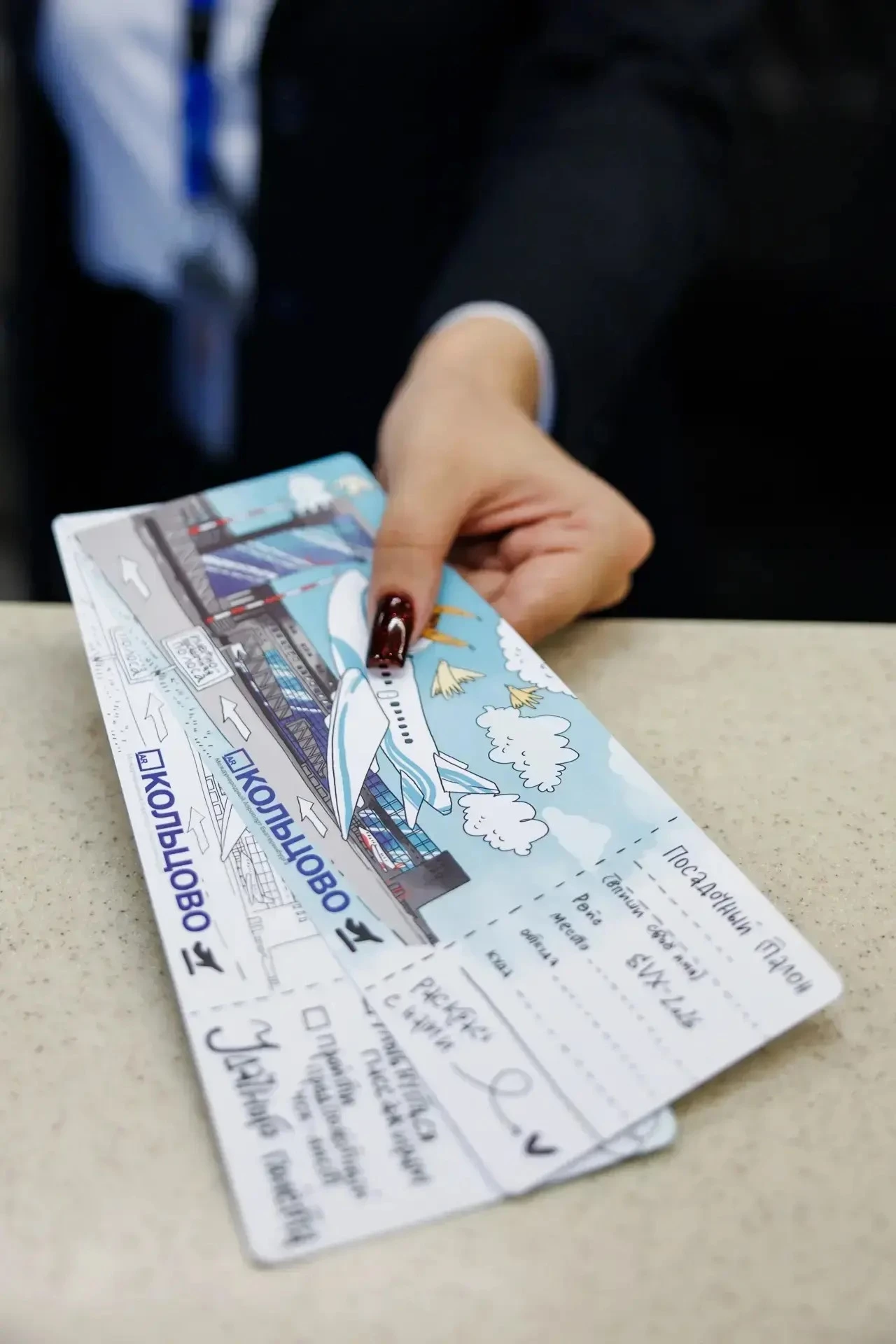 ✈️ В Кольцово детям дарят раскраски прямо на регистрации!