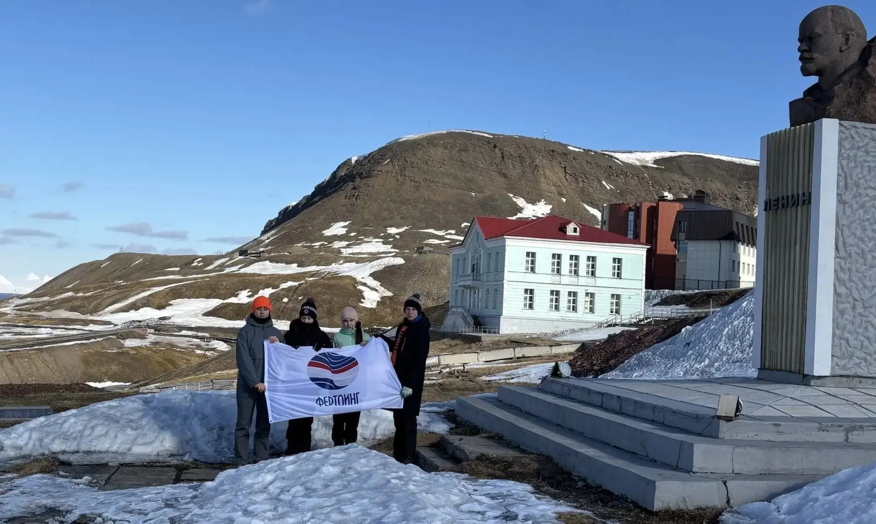 Юные моряки завершили панорамную съемку памятных объектов архипелага Шпицберген для соз...