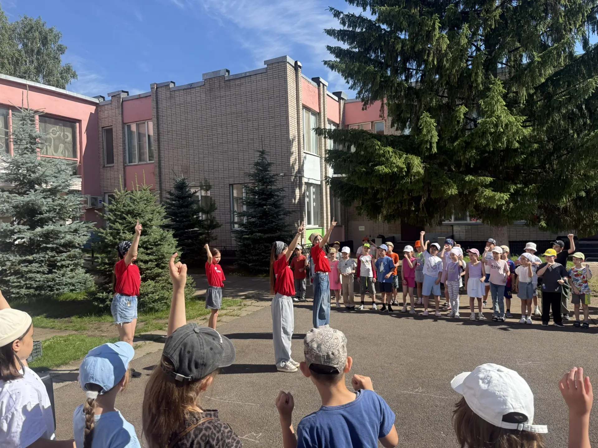 🌞 17 июня в нашем пришкольном лагере прошёл яркий и насыщенный «День Первых»!

Этот день был наполн