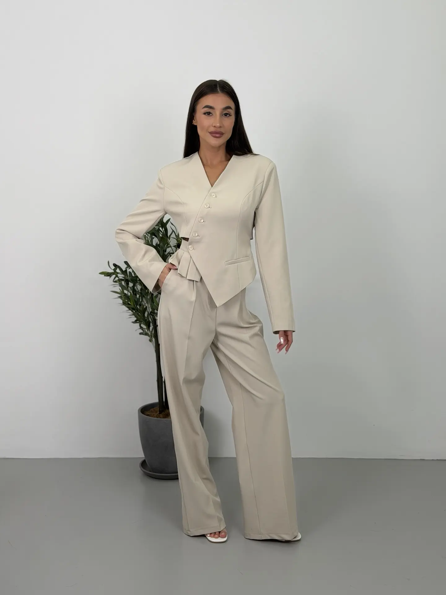 -20% НА ВСЕ КРАСНЫЕ ЦЕННИКИ
*исключения
сумки ,купальники, обувь

#gamma_костюм 
Старая цена 4799₽
Н