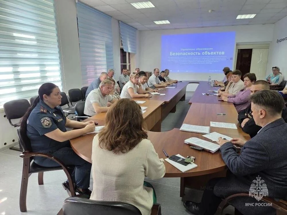 ❗️ В Домодедове усилен контроль за пожарной безопасностью в школах и детских садах  Сотрудники отдел