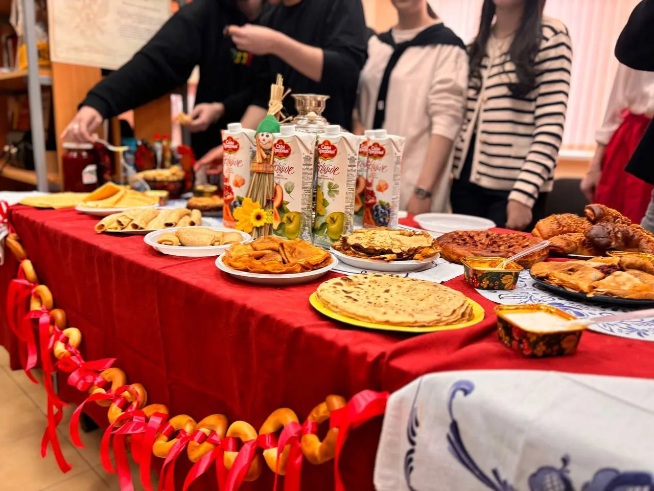 🍯 Как в университете зиму провожали: блины, конкурсы и народное гулянье! 🥞 В эту пятницу  наша студе