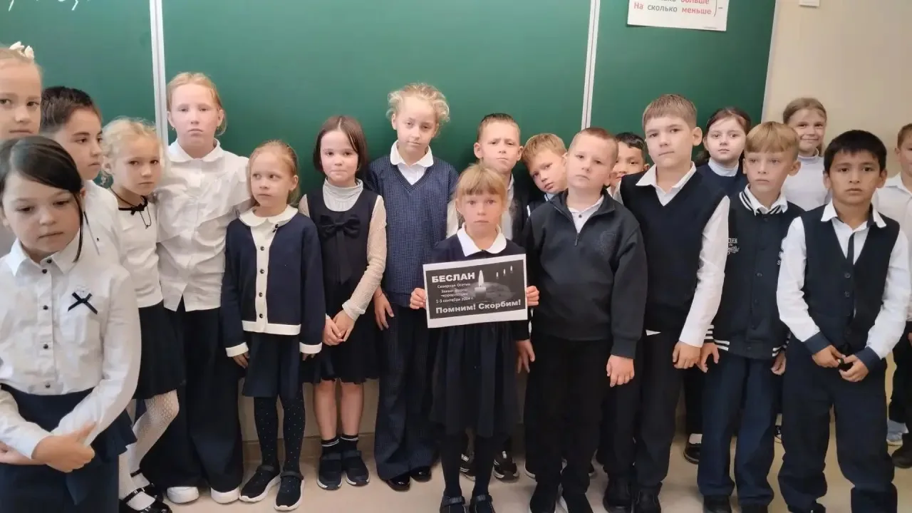 🎓Ученики 2аТ класса почтили сразу две значимые страницы нашей истории: