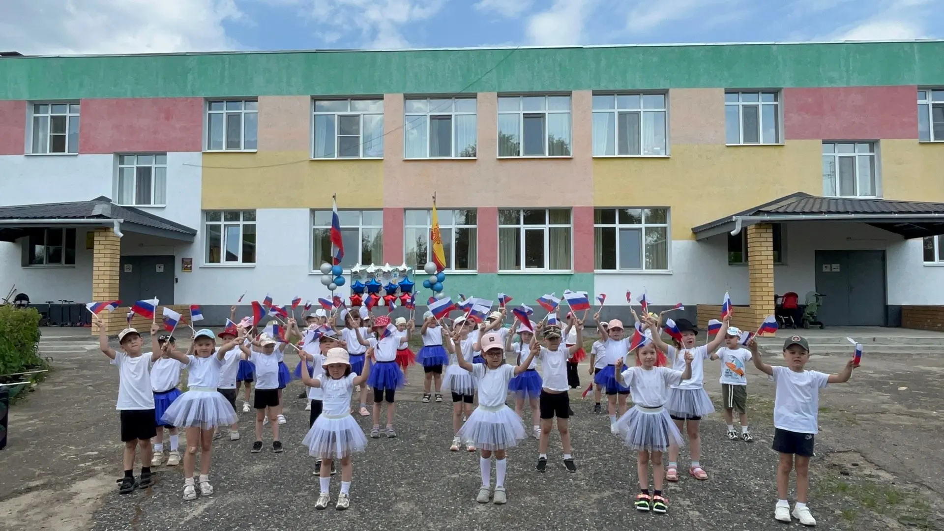 🎉 С Днём России! Пусть наши дети будут самыми счастливыми!