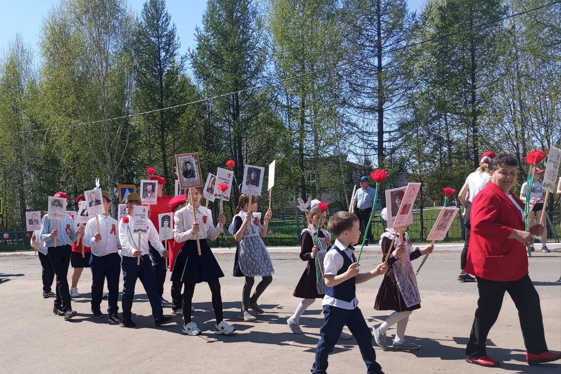 7 мая учащиеся нашей школы приняли участие в торжественном митинге, посвящённом 81-й го...