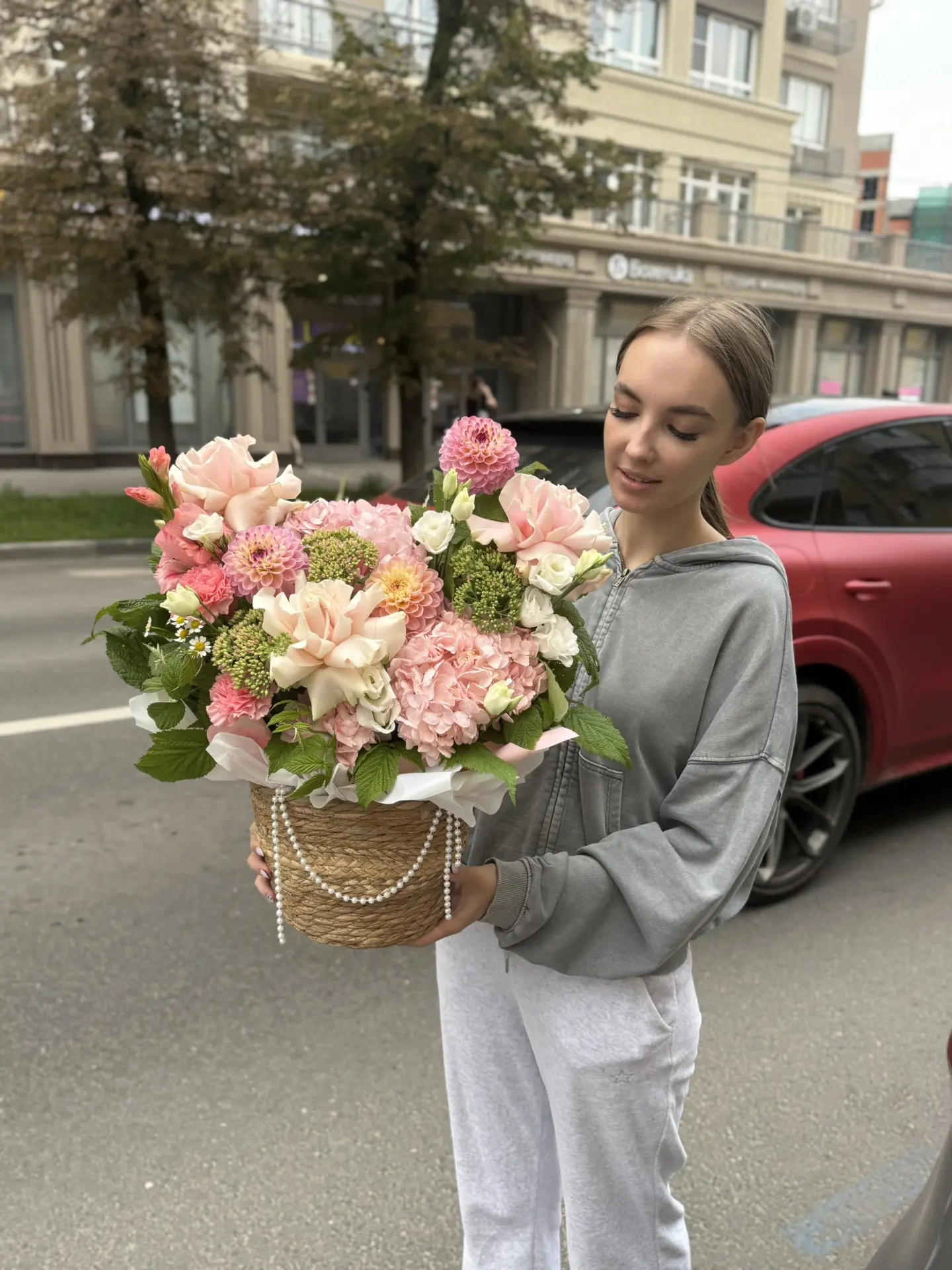Розы, гортензии, гладиолусы и георгины — целая палитра нежности в пастельных тонах.