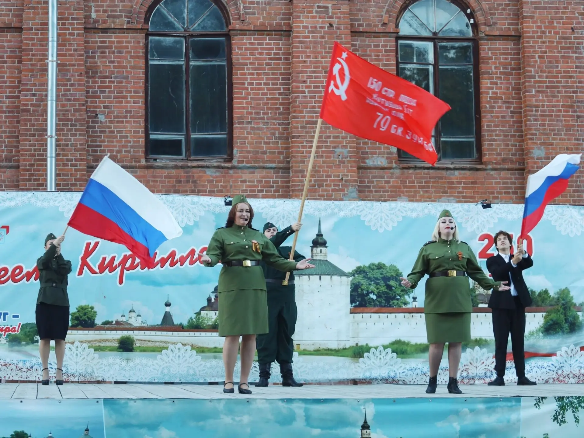 📷 Делимся с вами фотографиями с концерта «Мы наследники Победы и Мужества», который со...