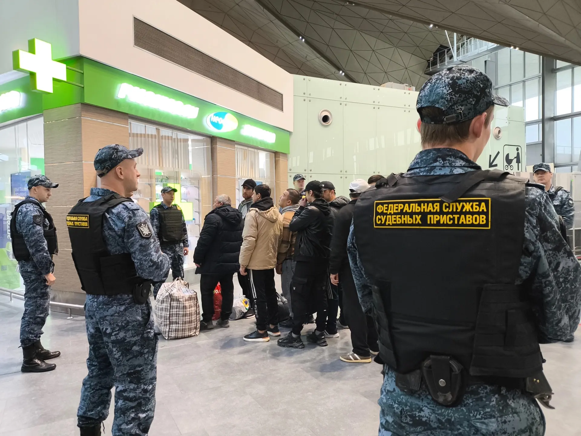 Более 4 тысяч иностранцев покинули пределы Российской Федерации принудительно

По решению суда судеб
