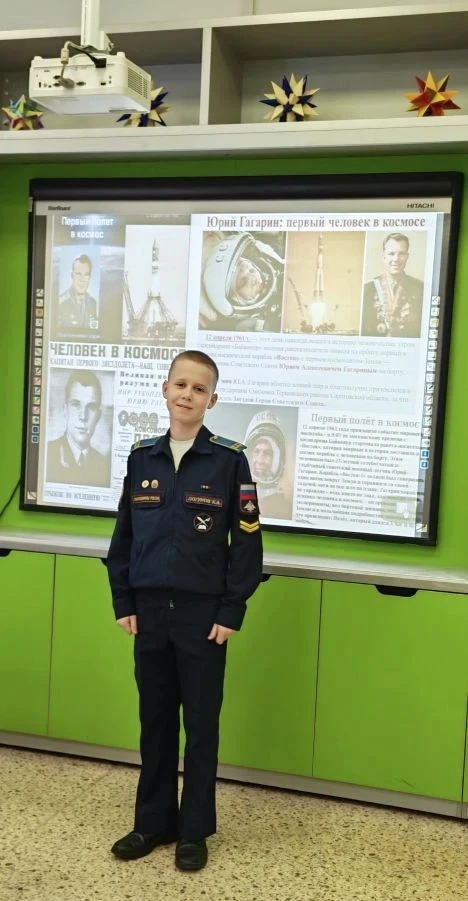 Первый день Недели космоса проходит активно - в фойе силами 3 учебного курса организована празднична